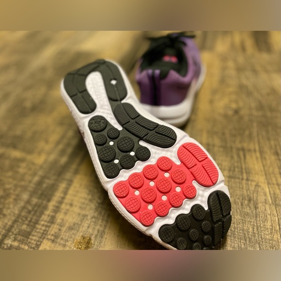 Under Armour Women’s Size 8.5 Running Shoes - Picture 3 of 7